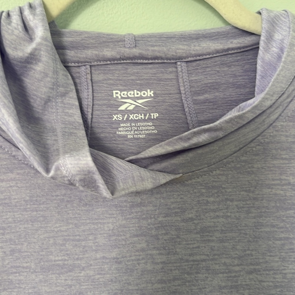 Ladies XS Reebok Shirt - Picture 2 of 5